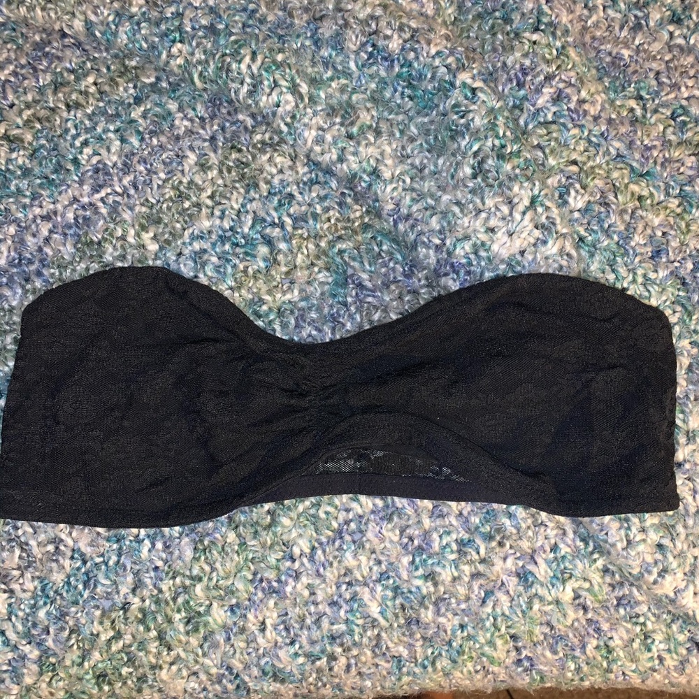 Black lace strapless bandeau
